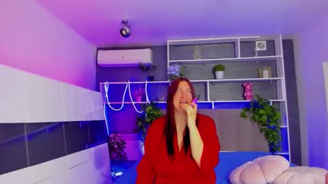 Snapshot of stephierousee chatting on 05.18.26 Stephie online show from 05.18.26