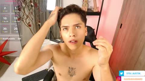 Snapshot of stev_austin_ chatting on 11.20.25 Stev austin online show from 11.20.25