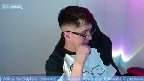 Snapshot of stevans_ chatting on 10.31.25 Stevan online show from 10.31.25