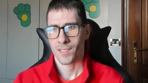 Snapshot of stevex870 chatting on 10.28.25 Steve online show from 10.28.25