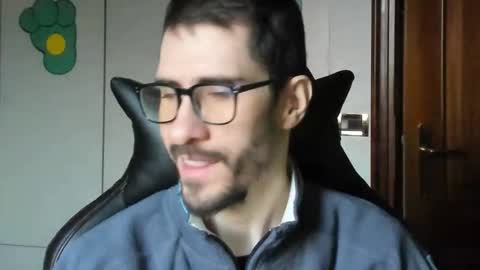 Snapshot of stevex870 chatting on 11.22.25 Steve online show from 11.22.25