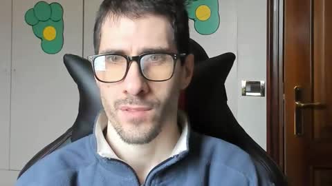 Snapshot of stevex870 chatting on 12.01.25 Steve online show from 12.01.25