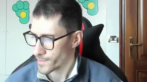 Snapshot of stevex870 chatting on 12.18.25 Steve online show from 12.18.25