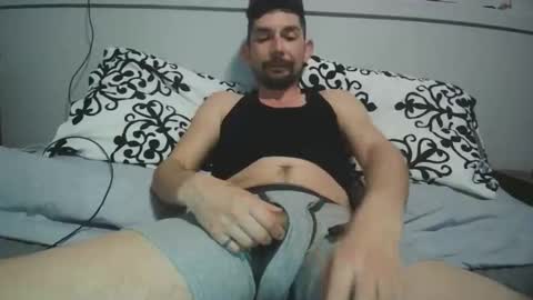 steviecombes01 online show from 04.21.26