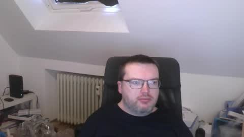 Snapshot of still_alive1985 chatting on 01.12.26 Oliver online show from 01.12.26