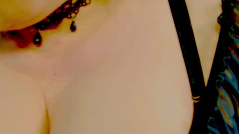 StiphlerMomy online show from 11.14.25