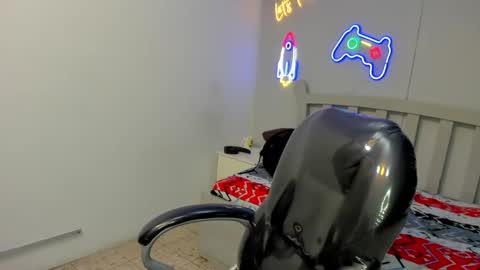 Snapshot of stiwentwink chatting on 10.24.25 Stiwen online show from 10.24.25