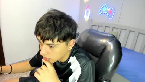 Snapshot of stiwentwink chatting on 11.21.25 Stiwen online show from 11.21.25