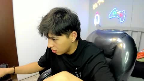 Snapshot of stiwentwink chatting on 11.29.25 Stiwen online show from 11.29.25