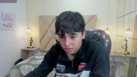 Snapshot of stiwentwink chatting on 12.16.25 Stiwen online show from 12.16.25