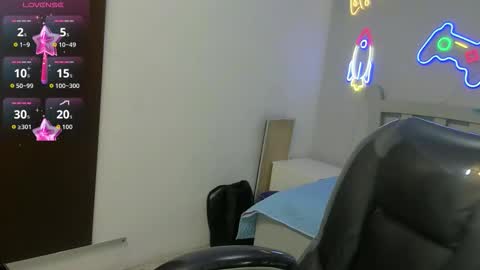 Snapshot of stiwentwink chatting on 12.19.25 Stiwen online show from 12.19.25