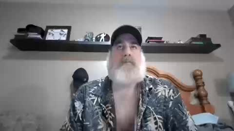 Snapshot of straightbear4you chatting on 10.14.25 Straightbear4you online show from 10.14.25