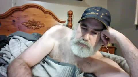 Snapshot of straightbear4you chatting on 11.08.25 Straightbear4you online show from 11.08.25