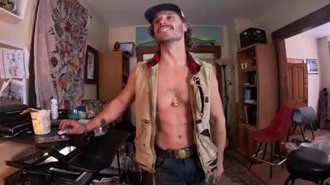 Snapshot of straightishd chatting on 12.01.25 Cowboy Zuhly online show from 12.01.25