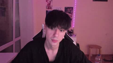 Snapshot of stralght_twinks chatting on 12.02.24 Ray online show from 12.02.24