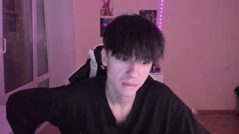 Snapshot of stralght_twinks chatting on 12.07.24 Ray online show from 12.07.24