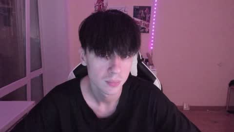 Snapshot of stralght_twinks chatting on 12.09.24 Ray online show from 12.09.24