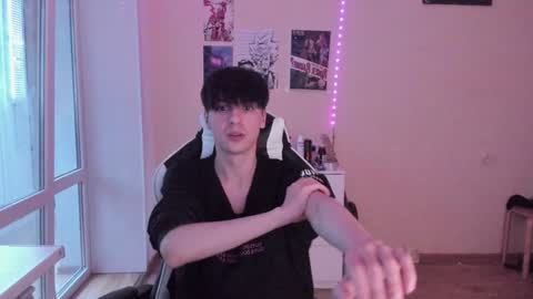 Snapshot of stralght_twinks chatting on 12.09.24 Ray online show from 12.09.24