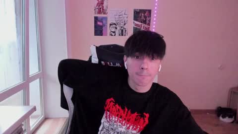 Snapshot of stralght_twinks chatting on 12.10.24 Ray online show from 12.10.24