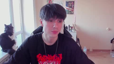 Snapshot of stralght_twinks chatting on 12.11.24 Ray online show from 12.11.24