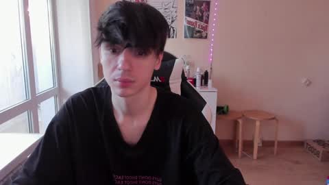 Snapshot of stralght_twinks chatting on 01.04.25 Ray online show from 01.04.25