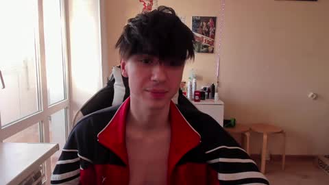 Snapshot of stralght_twinks chatting on 01.06.25 Ray online show from 01.06.25