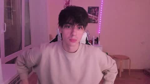 Snapshot of stralght_twinks chatting on 01.07.25 Ray online show from 01.07.25