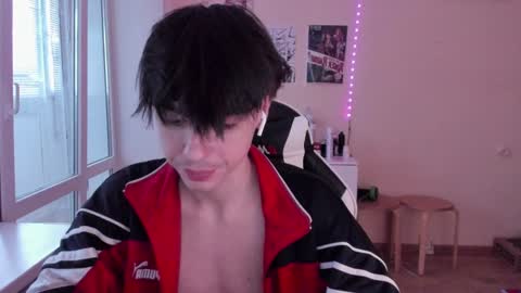 Snapshot of stralght_twinks chatting on 01.08.25 Ray online show from 01.08.25