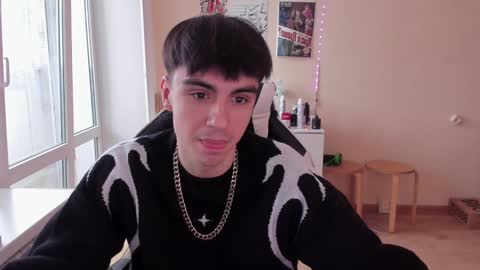 Snapshot of stralght_twinks chatting on 01.13.25 Ray online show from 01.13.25