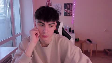 Snapshot of stralght_twinks chatting on 01.17.25 Ray online show from 01.17.25