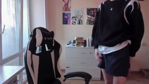 Snapshot of stralght_twinks chatting on 01.18.25 Ray online show from 01.18.25