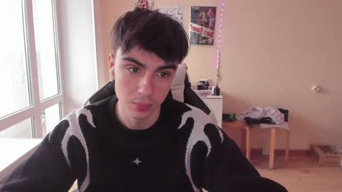 Snapshot of stralght_twinks chatting on 01.21.25 Ray online show from 01.21.25