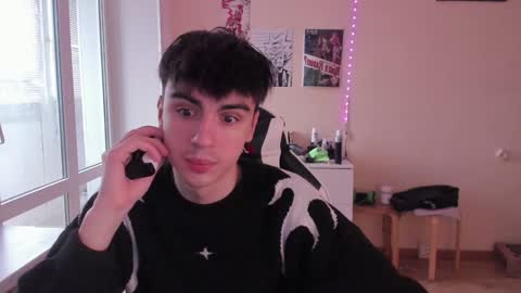 Snapshot of stralght_twinks chatting on 01.24.25 Ray online show from 01.24.25