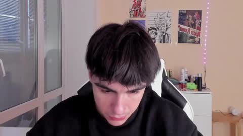 Snapshot of stralght_twinks chatting on 01.27.25 Ray online show from 01.27.25