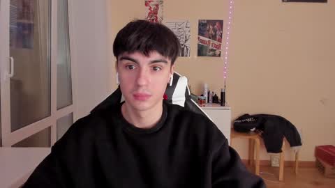 Snapshot of stralght_twinks chatting on 01.31.25 Ray online show from 01.31.25