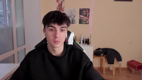 Snapshot of stralght_twinks chatting on 02.01.25 Ray online show from 02.01.25