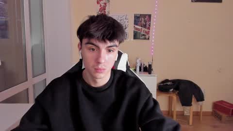 Snapshot of stralght_twinks chatting on 02.02.25 Ray online show from 02.02.25