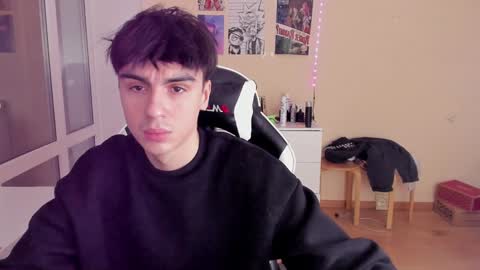 Snapshot of stralght_twinks chatting on 02.02.25 Ray online show from 02.02.25