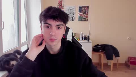 Snapshot of stralght_twinks chatting on 02.05.25 Ray online show from 02.05.25