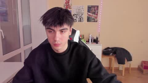 Snapshot of stralght_twinks chatting on 02.06.25 Ray online show from 02.06.25