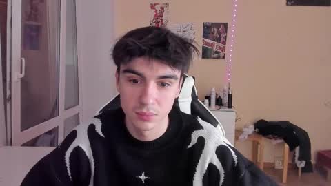 Snapshot of stralght_twinks chatting on 02.09.25 Ray online show from 02.09.25