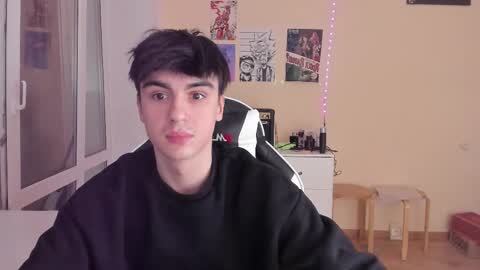 Snapshot of stralght_twinks chatting on 02.12.25 Ray online show from 02.12.25