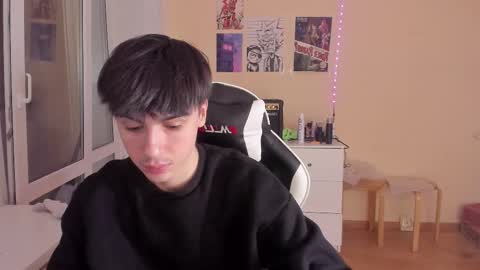 Snapshot of stralght_twinks chatting on 02.16.25 Ray online show from 02.16.25