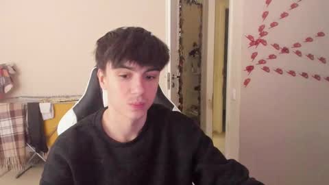 Snapshot of stralght_twinks chatting on 02.24.25 Ray online show from 02.24.25