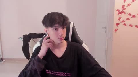 Snapshot of stralght_twinks chatting on 03.05.25 Ray online show from 03.05.25