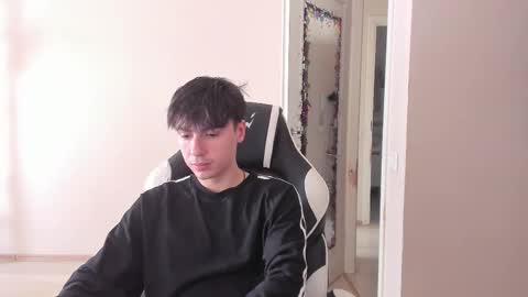 Snapshot of stralght_twinks chatting on 09.09.25 Ray online show from 09.09.25