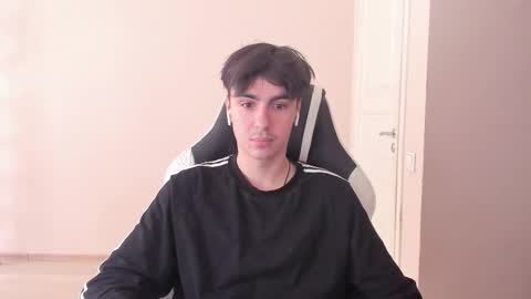 Snapshot of stralght_twinks chatting on 09.11.25 Ray online show from 09.11.25