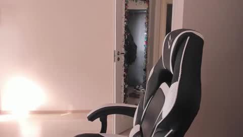 Snapshot of stralght_twinks chatting on 09.14.25 Ray online show from 09.14.25