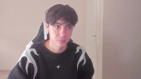 Snapshot of stralght_twinks chatting on 09.27.25 Ray online show from 09.27.25