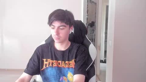 Snapshot of stralght_twinks chatting on 09.29.25 Ray online show from 09.29.25